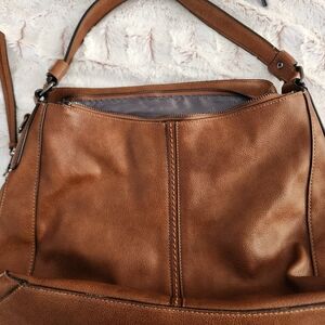 Chic Tan Leather Shoulder Bag